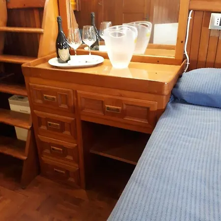 Sardinia Boat * カリアリ